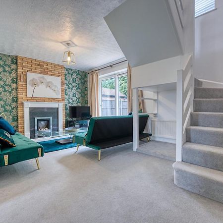 Capri 13 Sa - 3 Bed House, Close To Loughborough University & M1 Motorway, Free Wifi, Big Garden, Ample Parking- Ask For Contractor Rates! Buitenkant foto