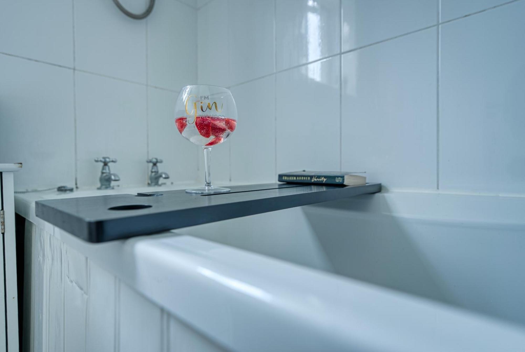 Capri 13 Sa - 3 Bed House, Close To Loughborough University & M1 Motorway, Free Wifi, Big Garden, Ample Parking- Ask For Contractor Rates! Buitenkant foto