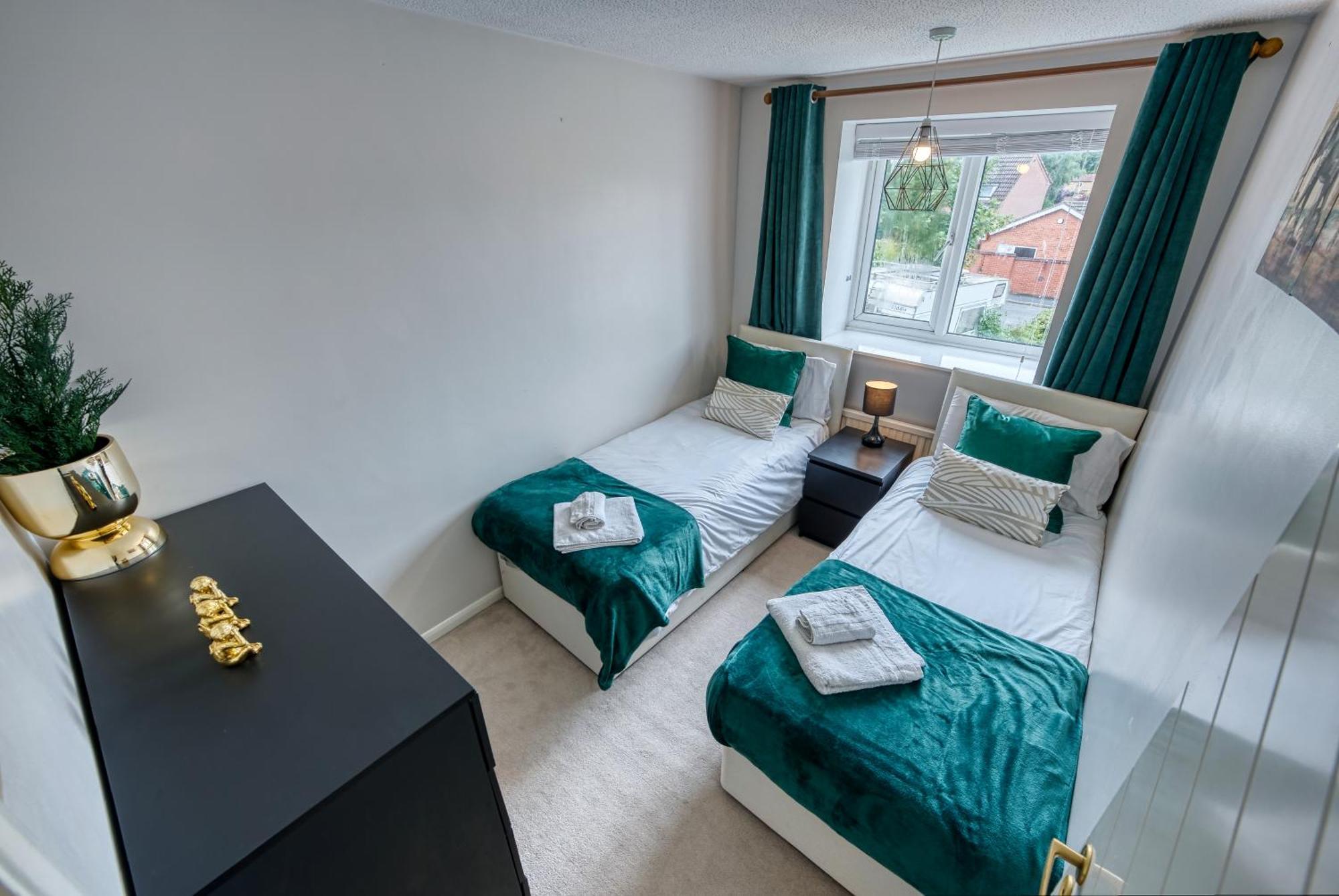 Capri 13 Sa - 3 Bed House, Close To Loughborough University & M1 Motorway, Free Wifi, Big Garden, Ample Parking- Ask For Contractor Rates! Buitenkant foto