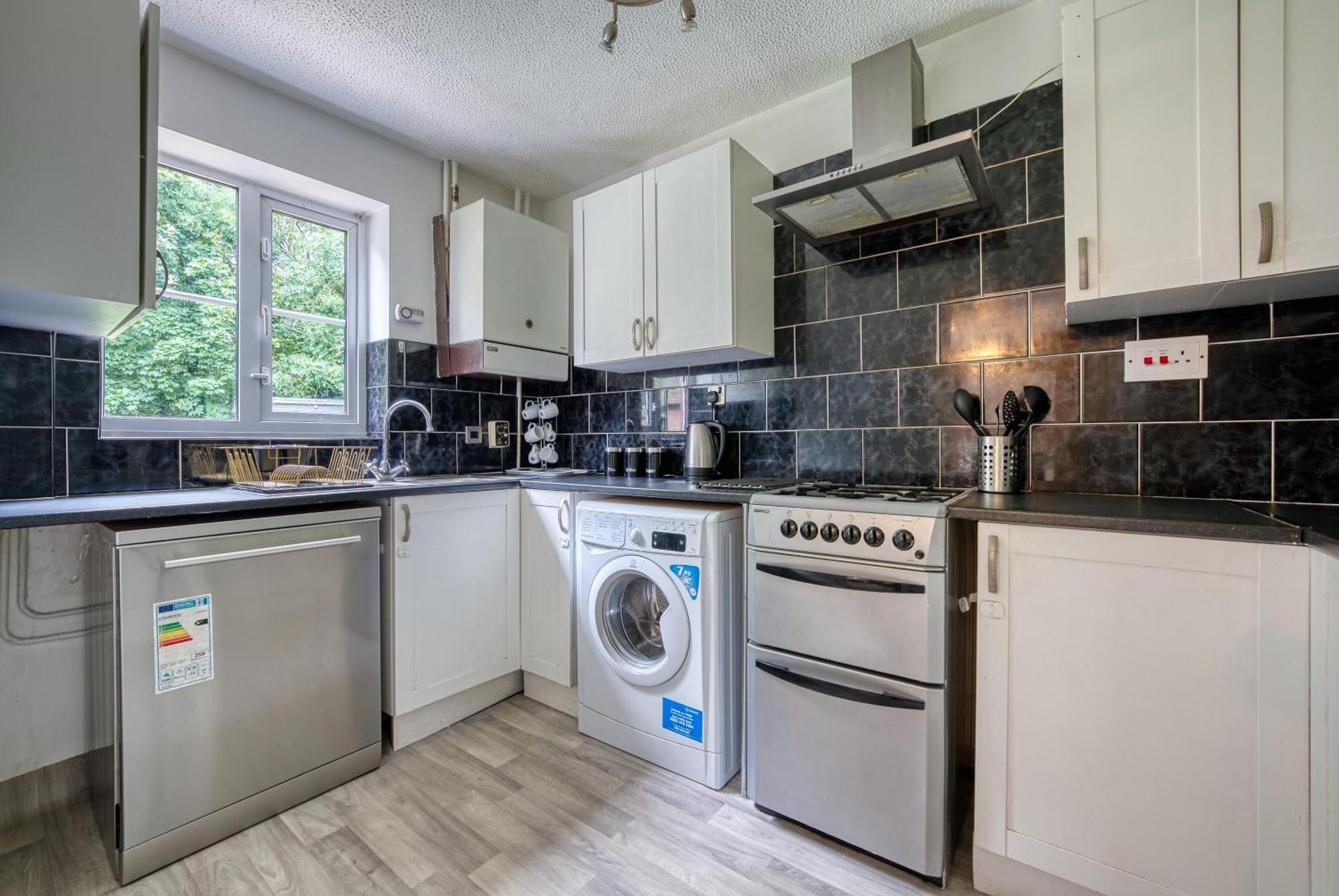 Capri 13 Sa - 3 Bed House, Close To Loughborough University & M1 Motorway, Free Wifi, Big Garden, Ample Parking- Ask For Contractor Rates! Buitenkant foto