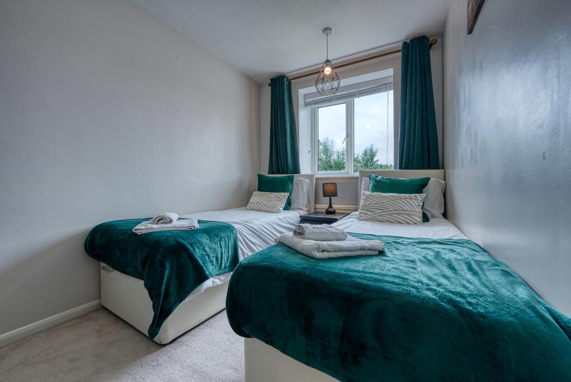 Capri 13 Sa - 3 Bed House, Close To Loughborough University & M1 Motorway, Free Wifi, Big Garden, Ample Parking- Ask For Contractor Rates! Buitenkant foto