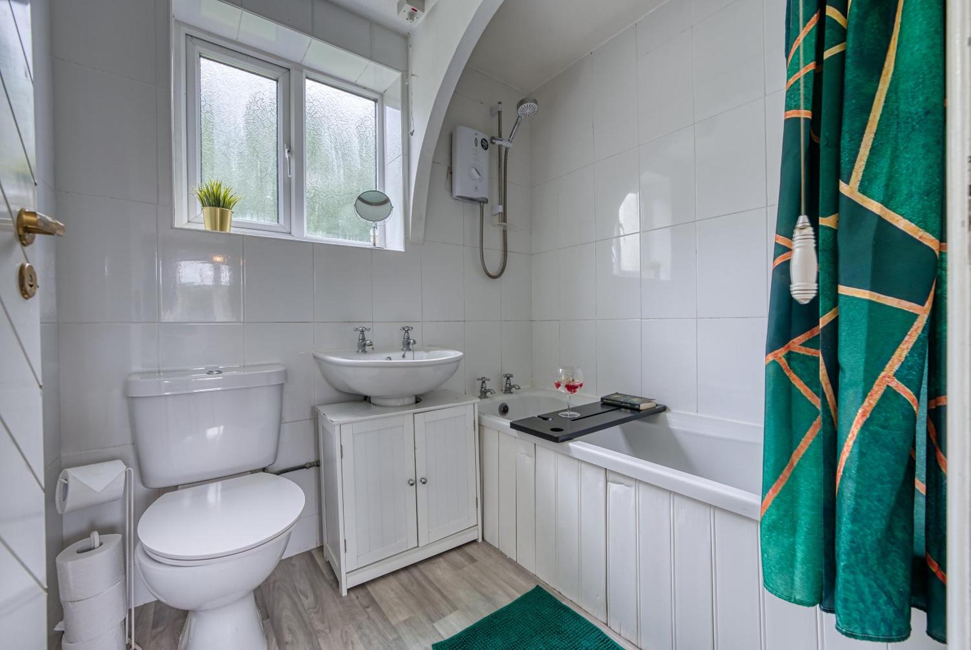 Capri 13 Sa - 3 Bed House, Close To Loughborough University & M1 Motorway, Free Wifi, Big Garden, Ample Parking- Ask For Contractor Rates! Buitenkant foto