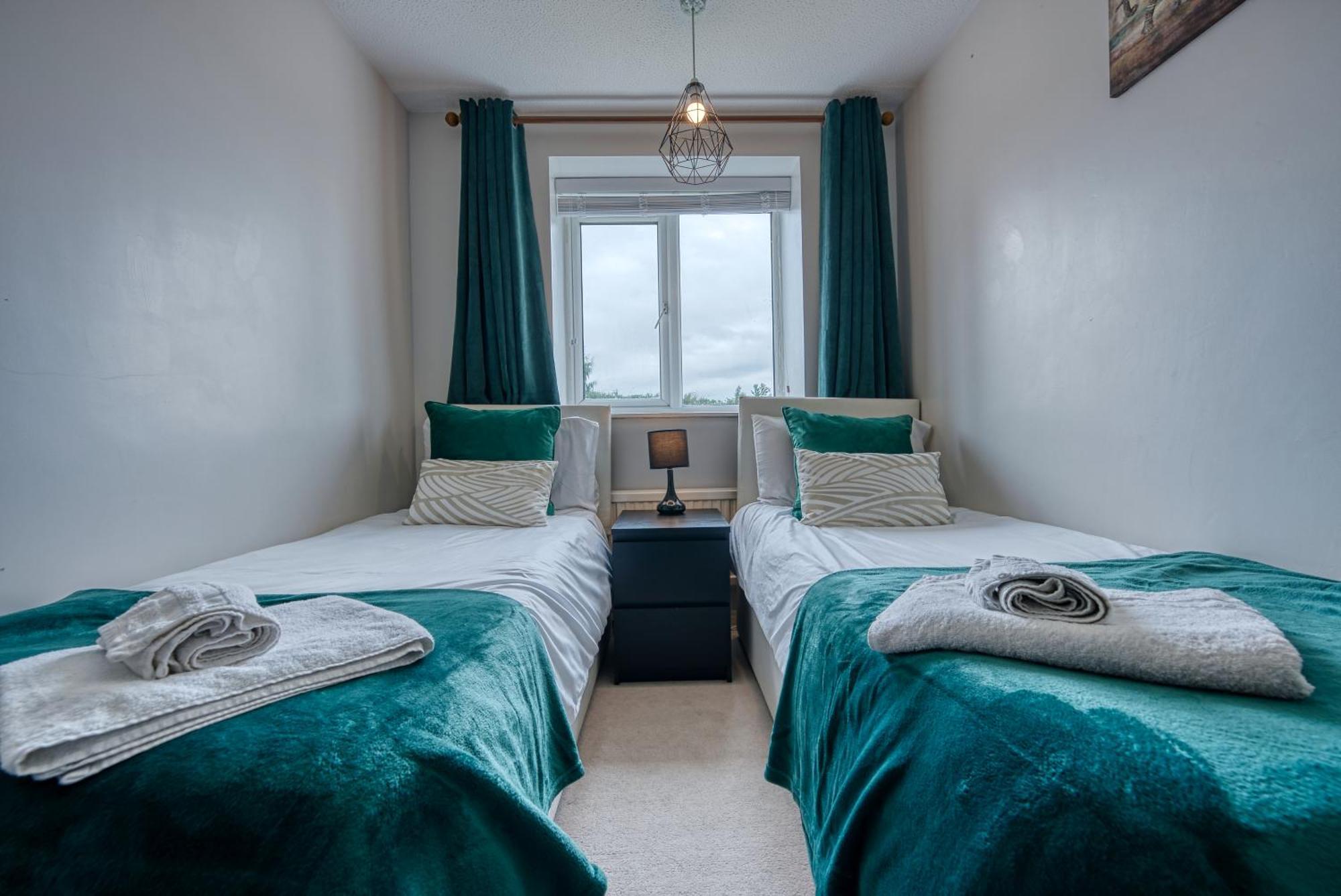 Capri 13 Sa - 3 Bed House, Close To Loughborough University & M1 Motorway, Free Wifi, Big Garden, Ample Parking- Ask For Contractor Rates! Buitenkant foto