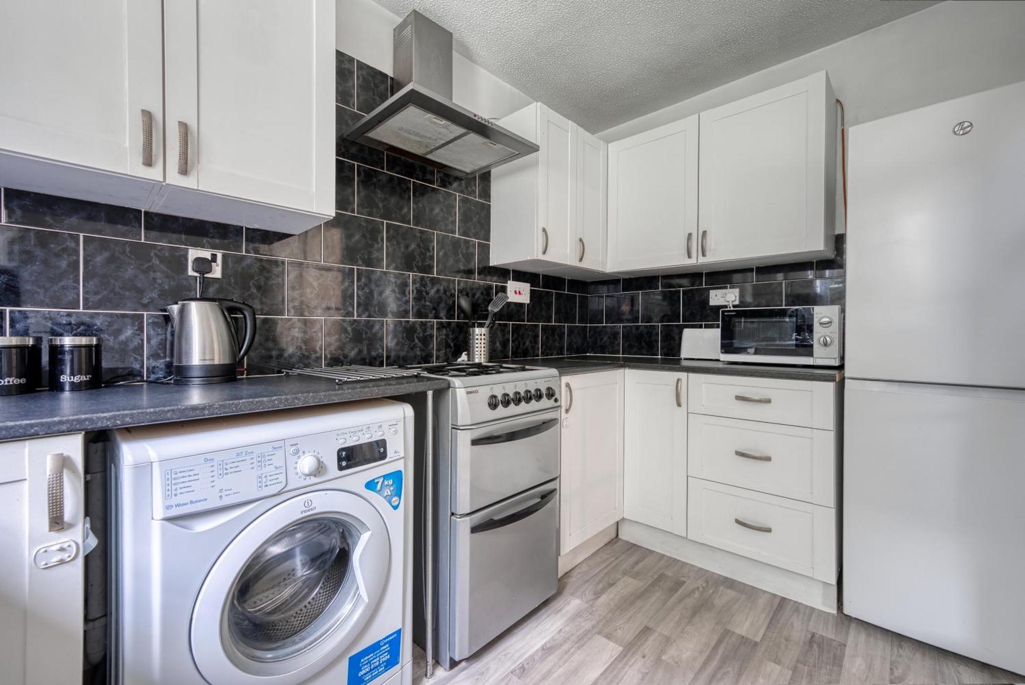 Capri 13 Sa - 3 Bed House, Close To Loughborough University & M1 Motorway, Free Wifi, Big Garden, Ample Parking- Ask For Contractor Rates! Buitenkant foto
